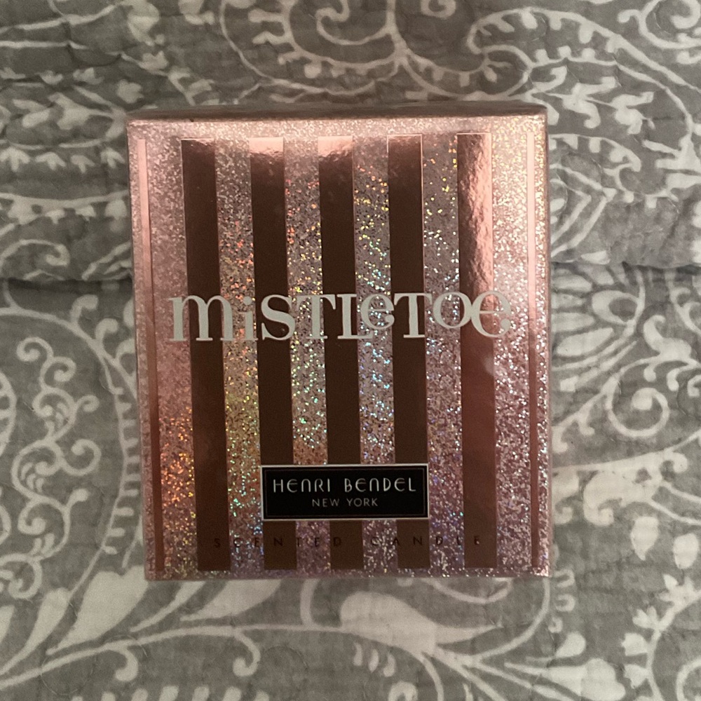 NWT Henri Bendel Mistletoe Candle